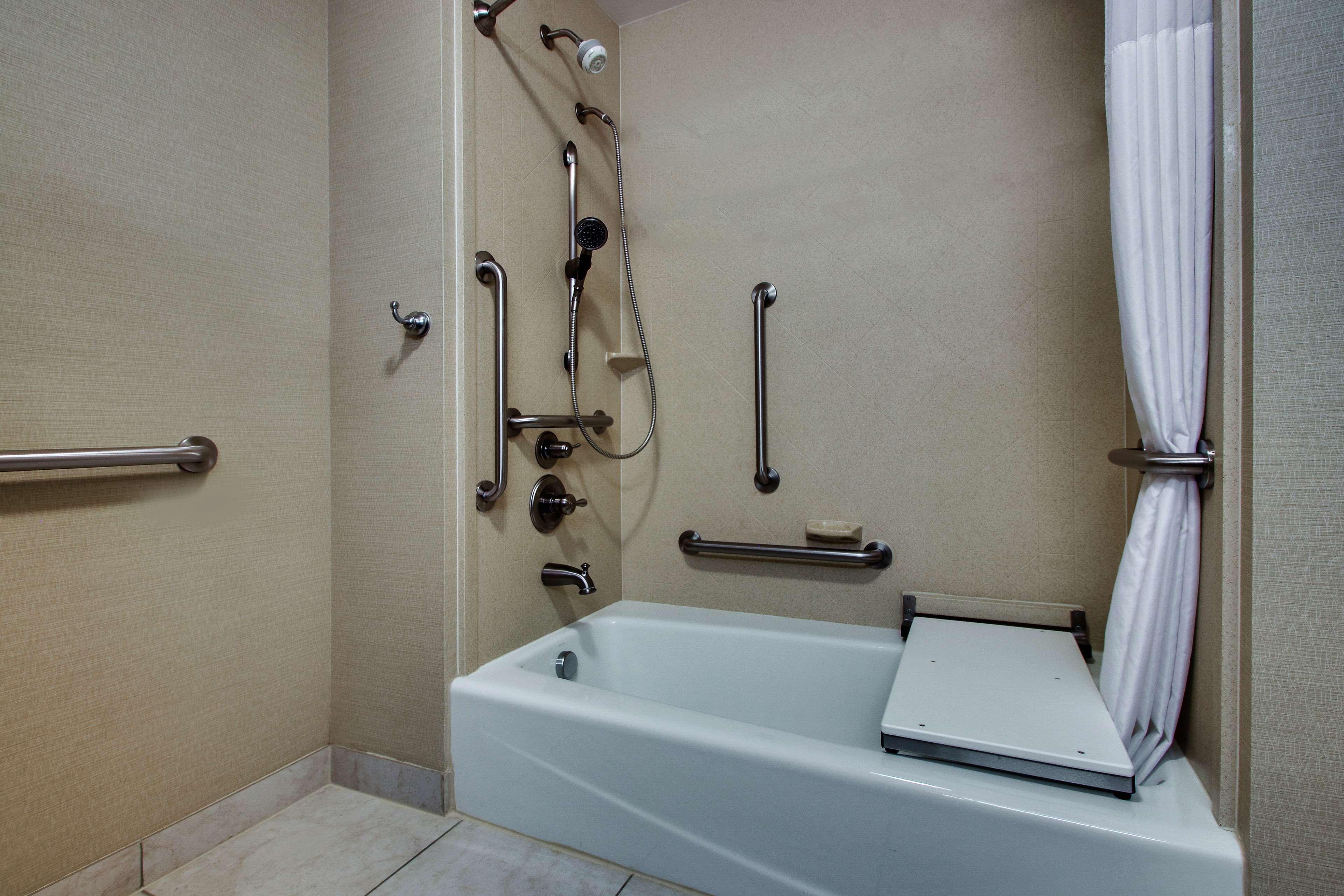 Hampton Inn Vernon Экстерьер фото