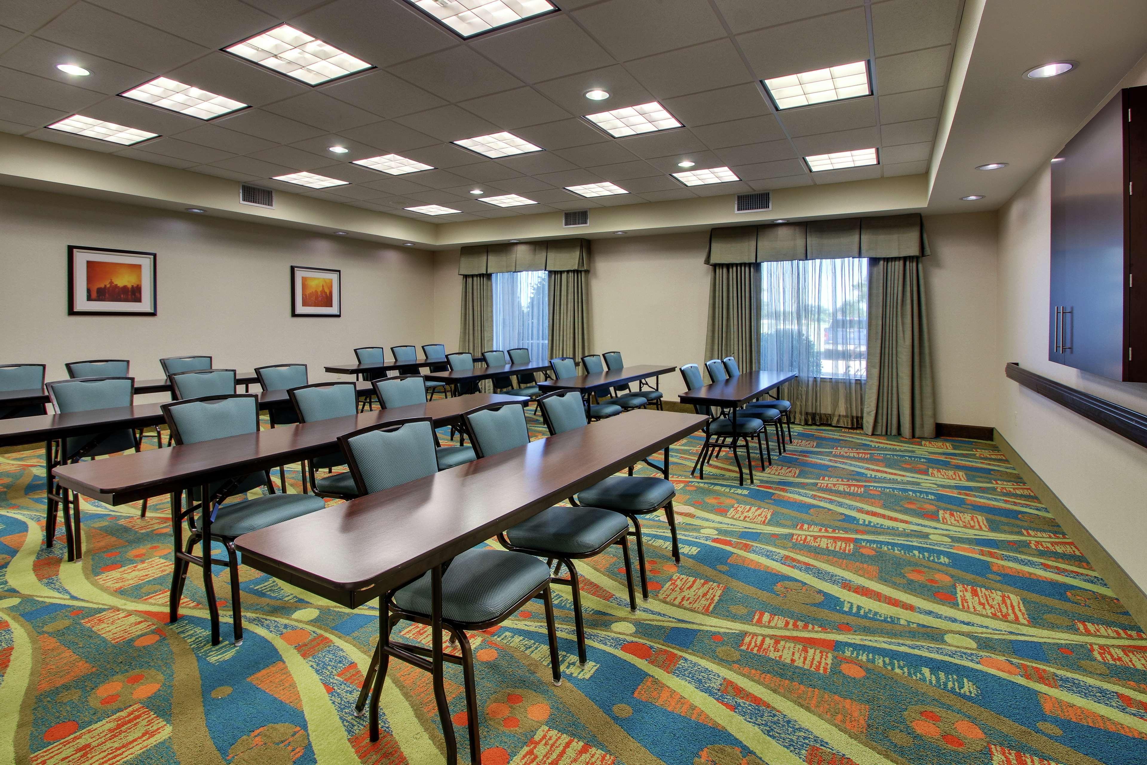 Hampton Inn Vernon Экстерьер фото