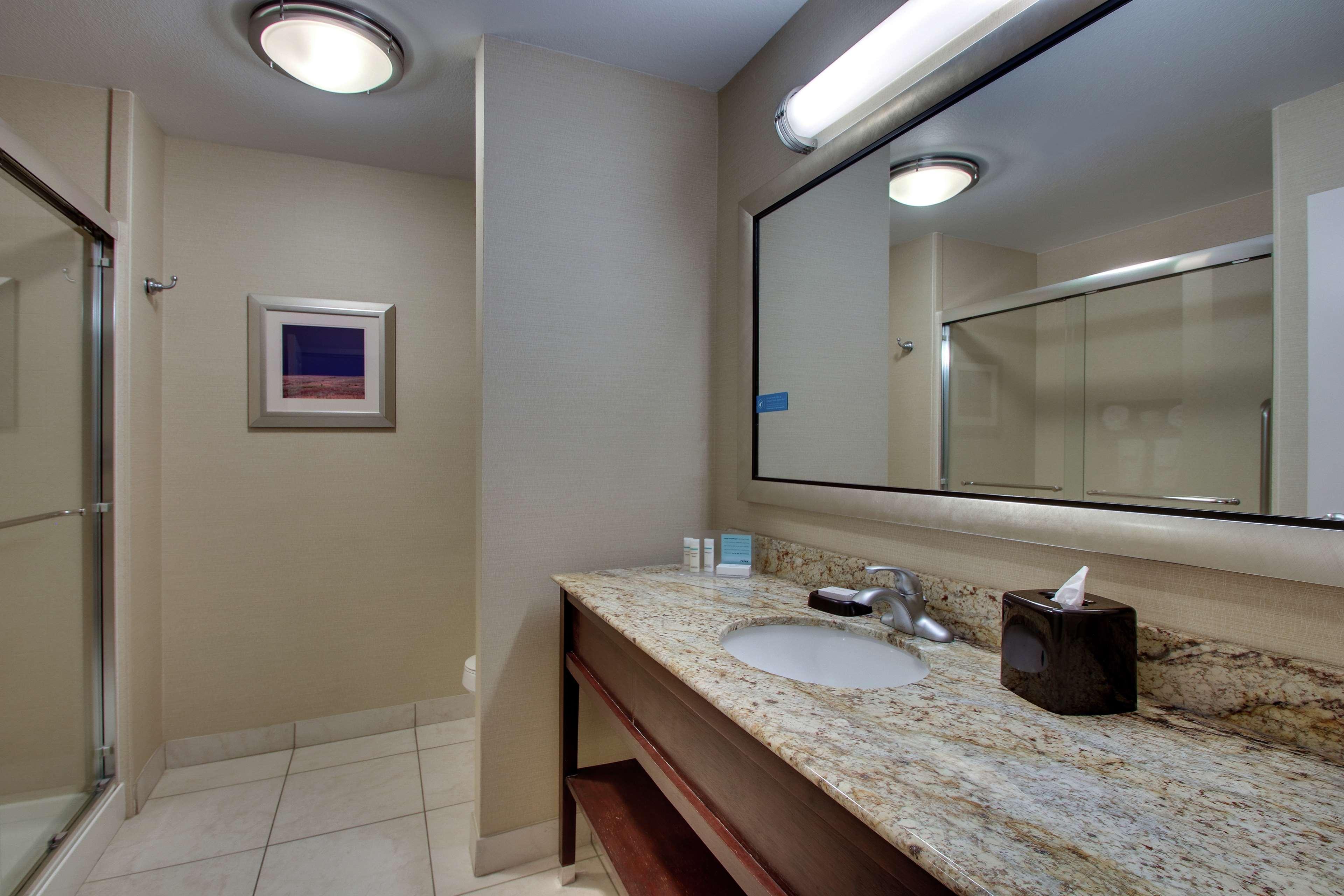 Hampton Inn Vernon Экстерьер фото