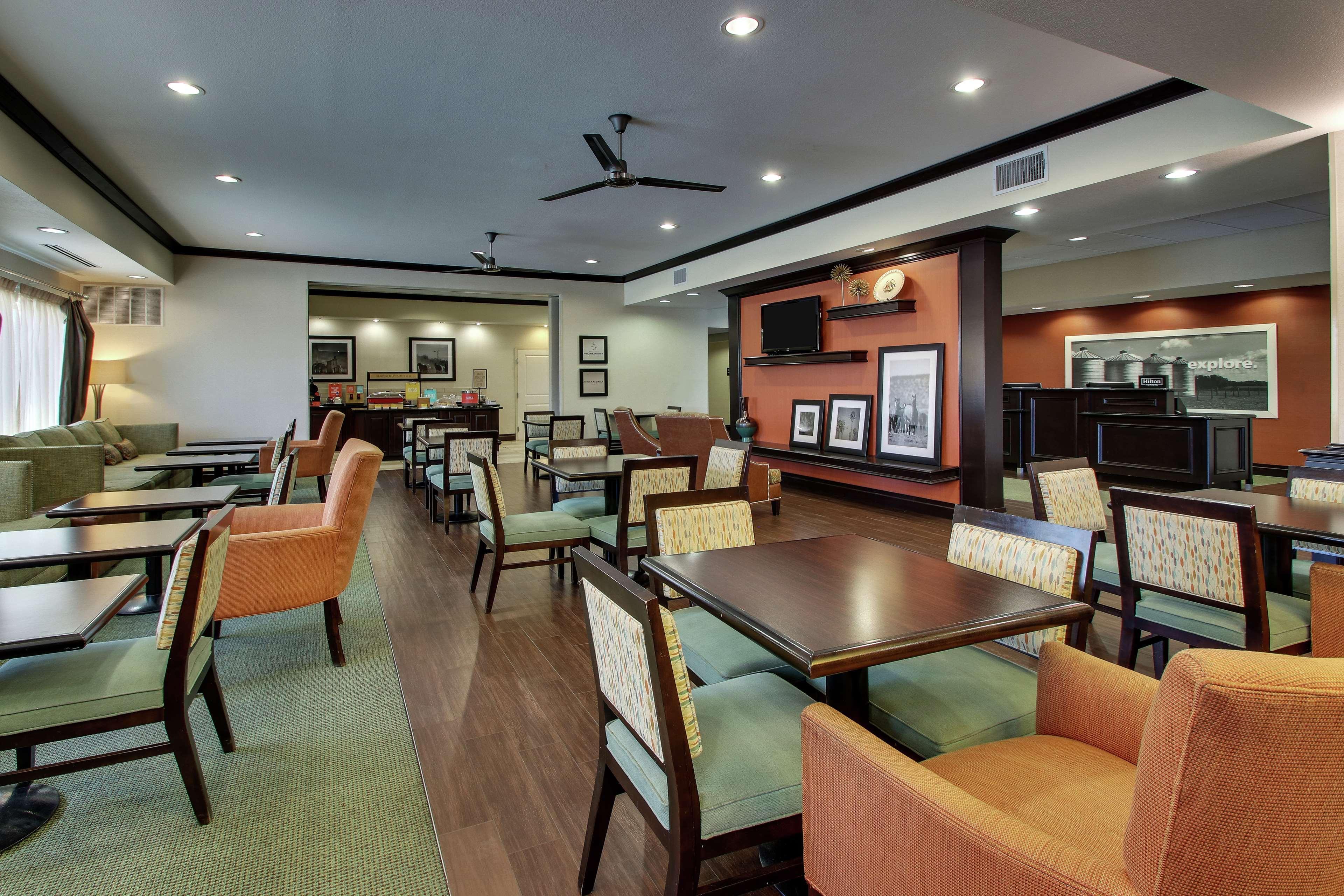 Hampton Inn Vernon Экстерьер фото