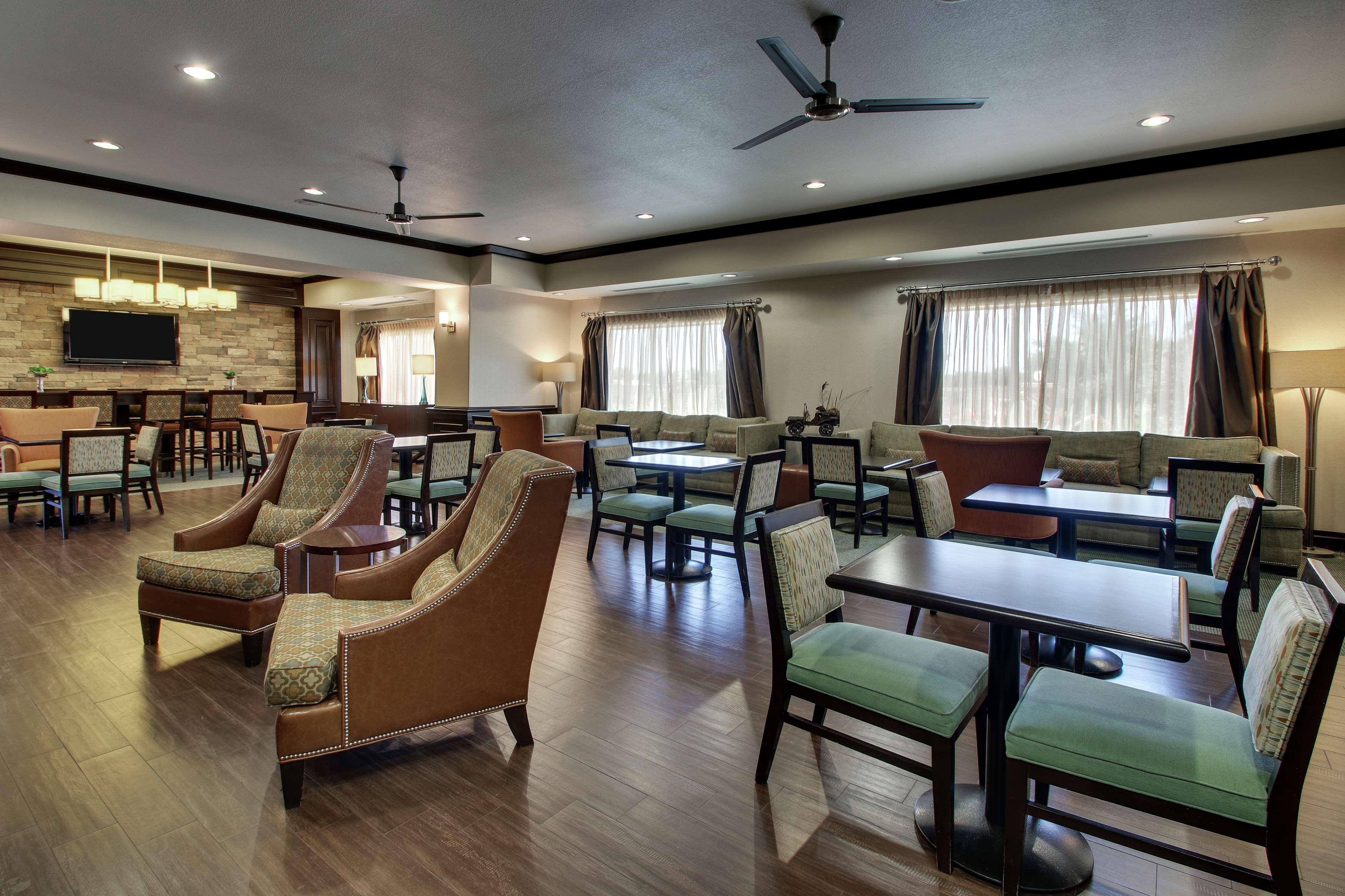 Hampton Inn Vernon Экстерьер фото