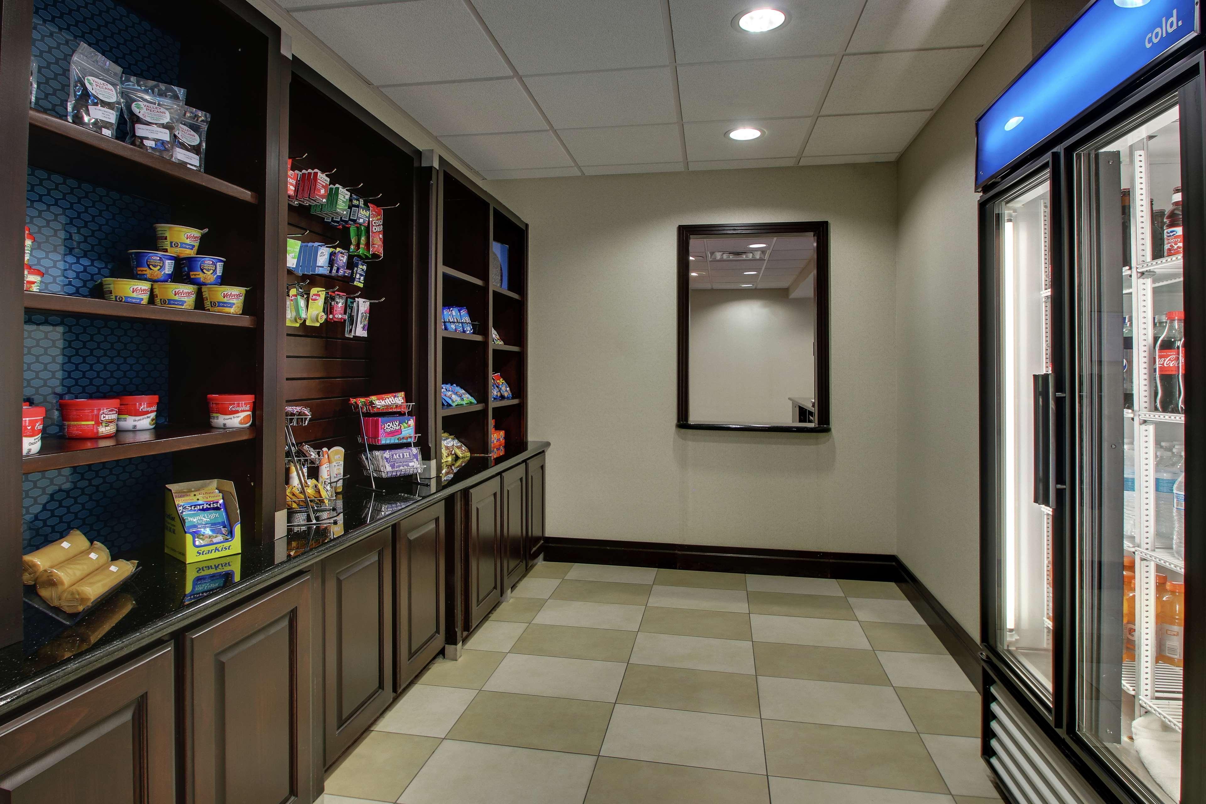 Hampton Inn Vernon Экстерьер фото