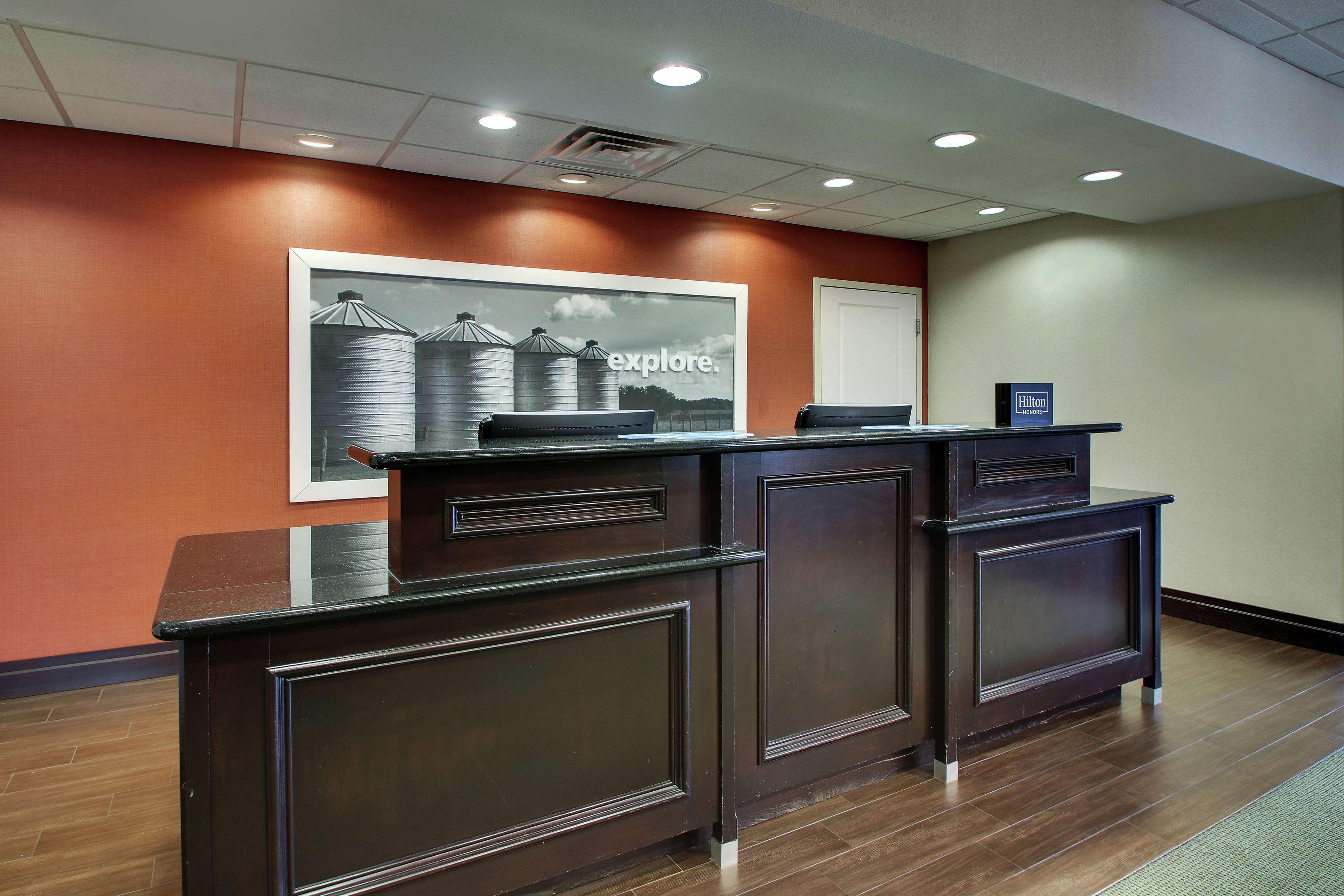 Hampton Inn Vernon Экстерьер фото