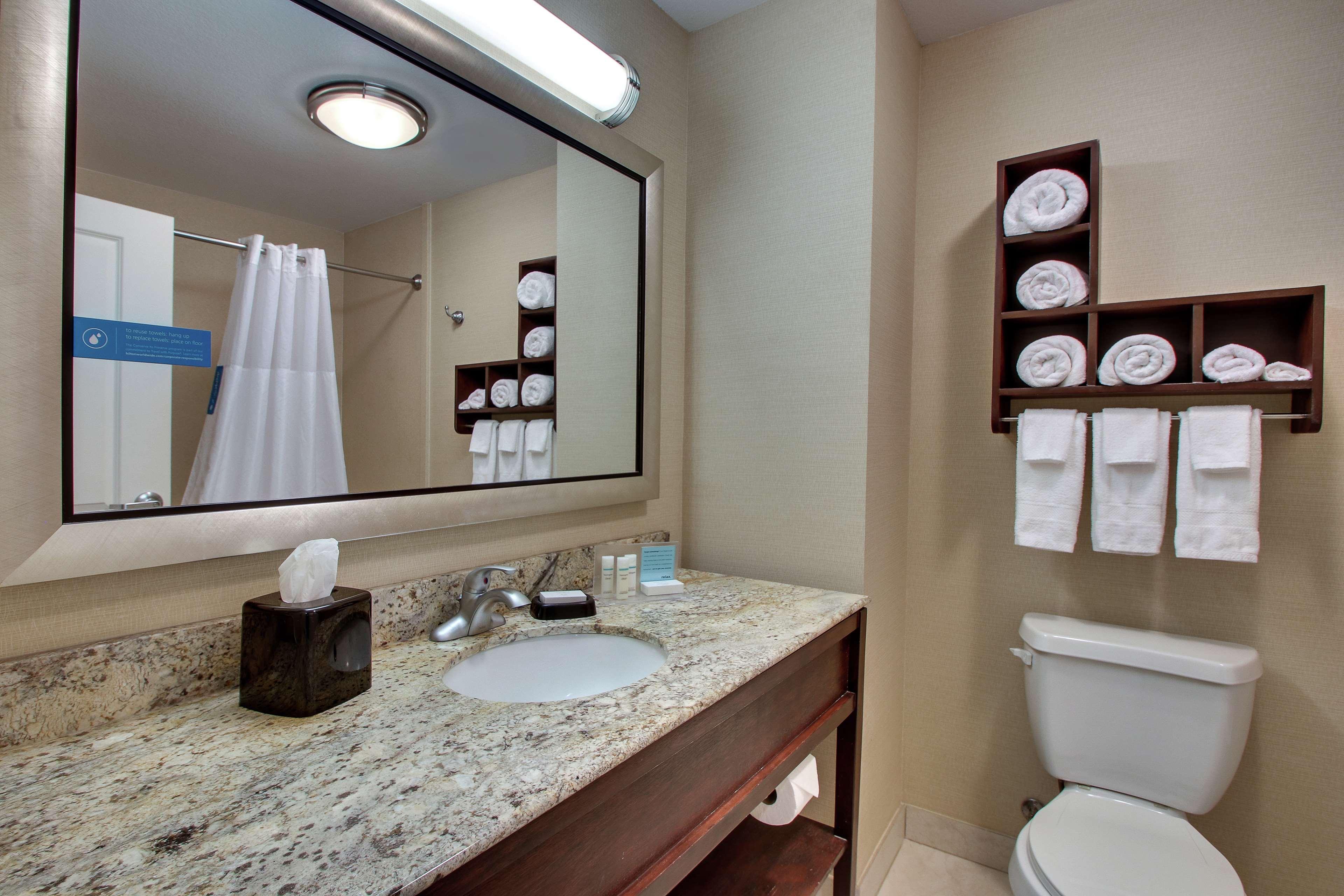 Hampton Inn Vernon Экстерьер фото