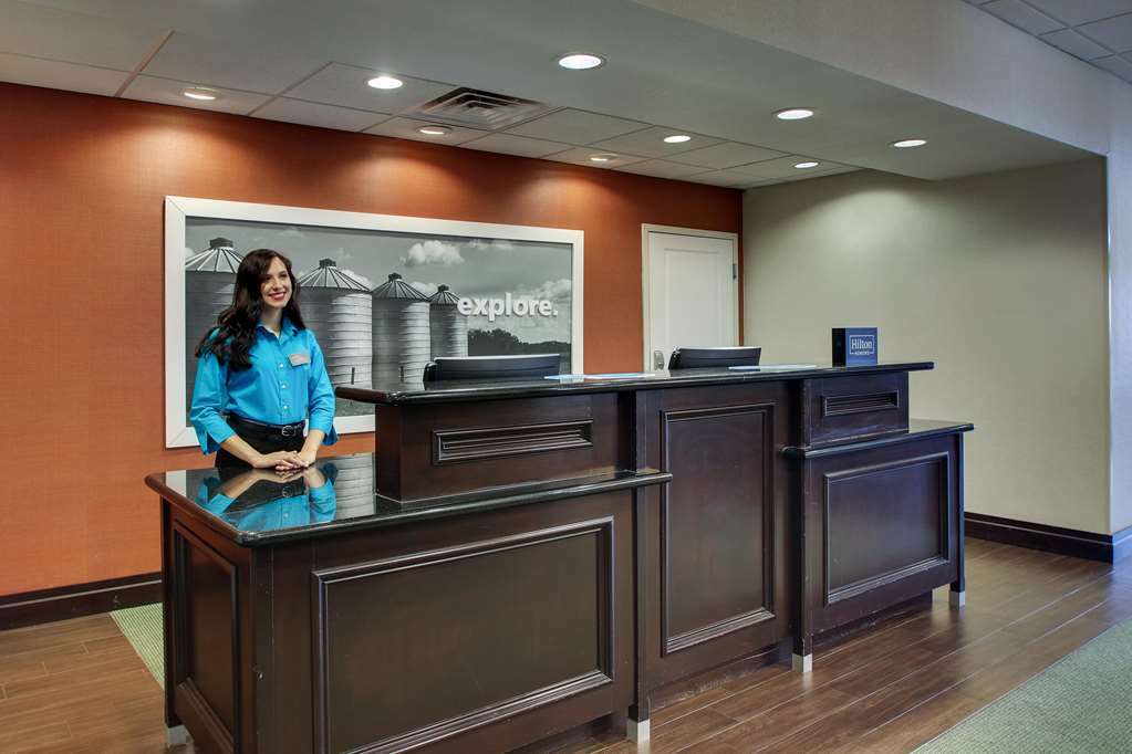 Hampton Inn Vernon Интерьер фото